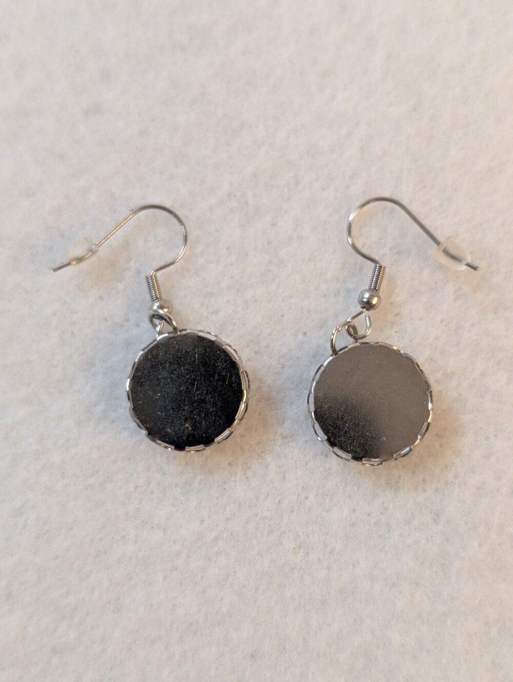 Marilyn Monroe Dangle Earrings - Picture 2 of 2